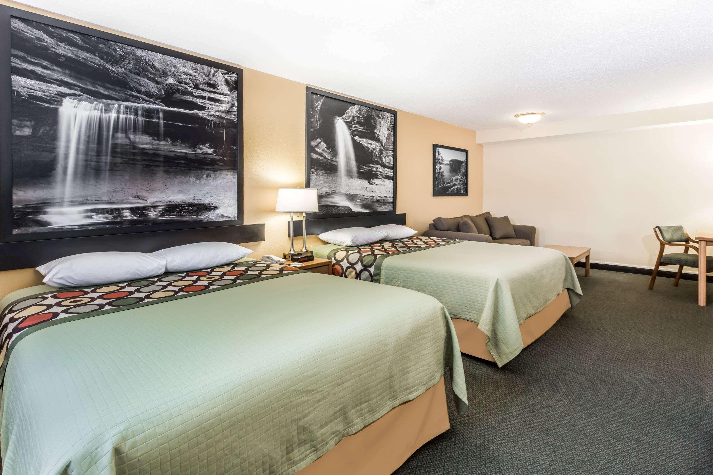 Super 8 By Wyndham Ottawa Starved Rock Hotel Eksteriør billede