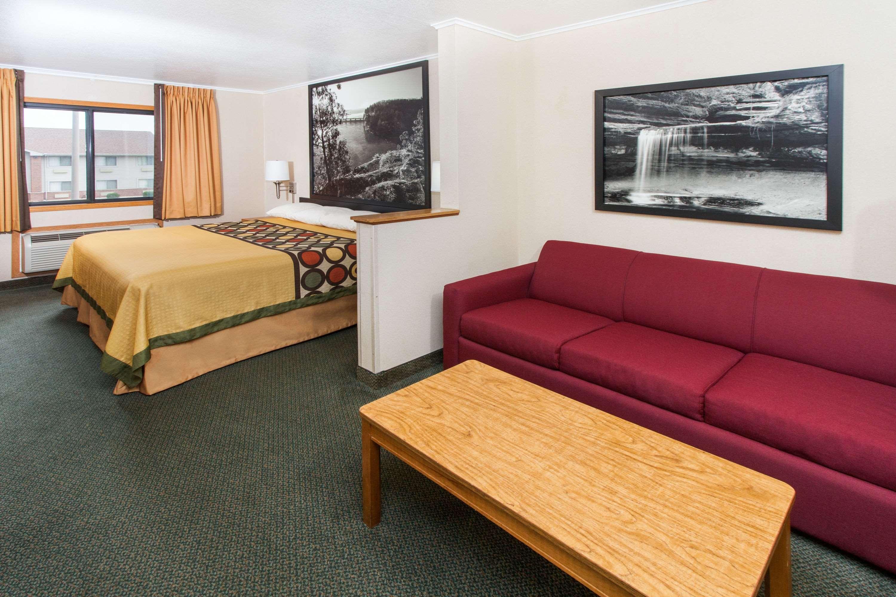 Super 8 By Wyndham Ottawa Starved Rock Hotel Eksteriør billede
