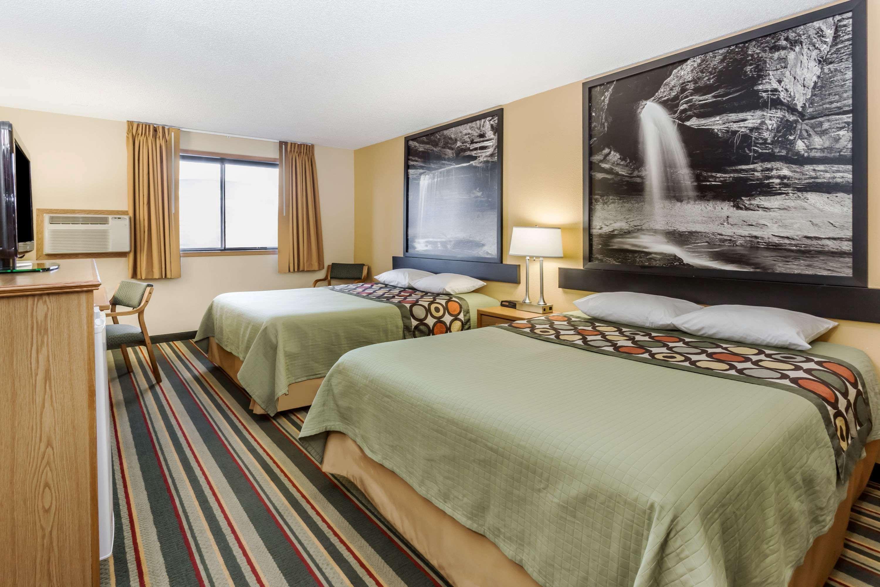 Super 8 By Wyndham Ottawa Starved Rock Hotel Eksteriør billede