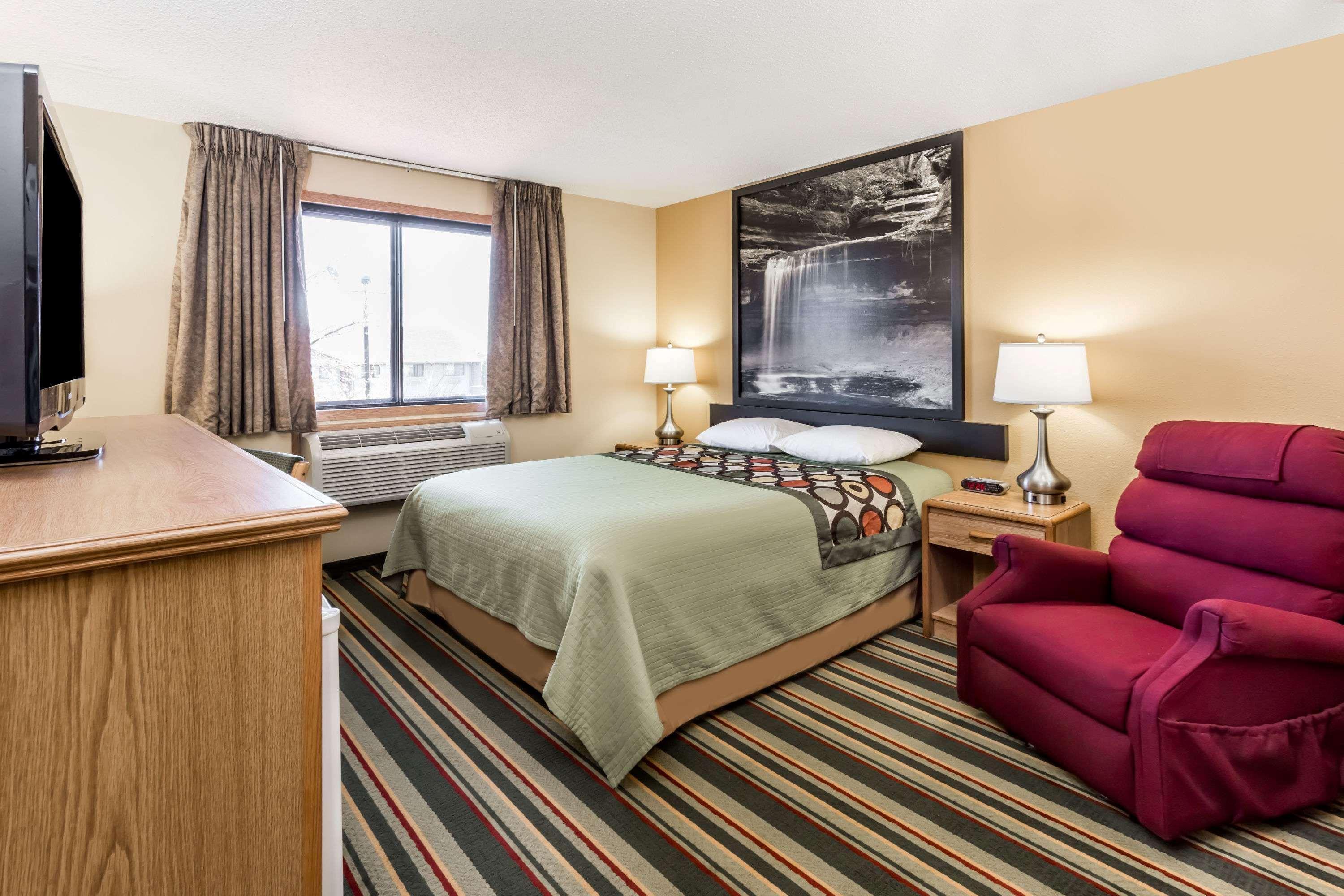 Super 8 By Wyndham Ottawa Starved Rock Hotel Eksteriør billede