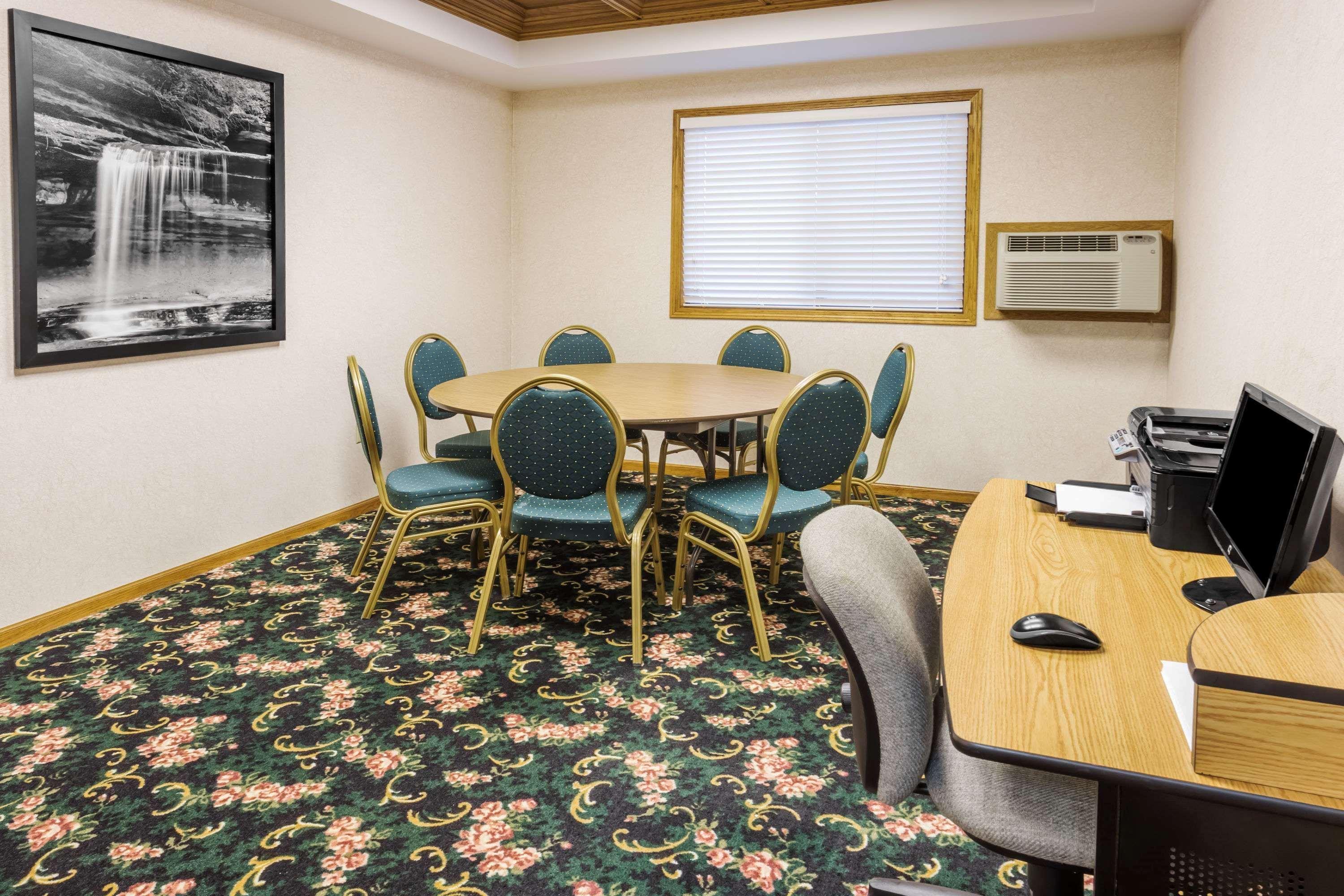 Super 8 By Wyndham Ottawa Starved Rock Hotel Eksteriør billede