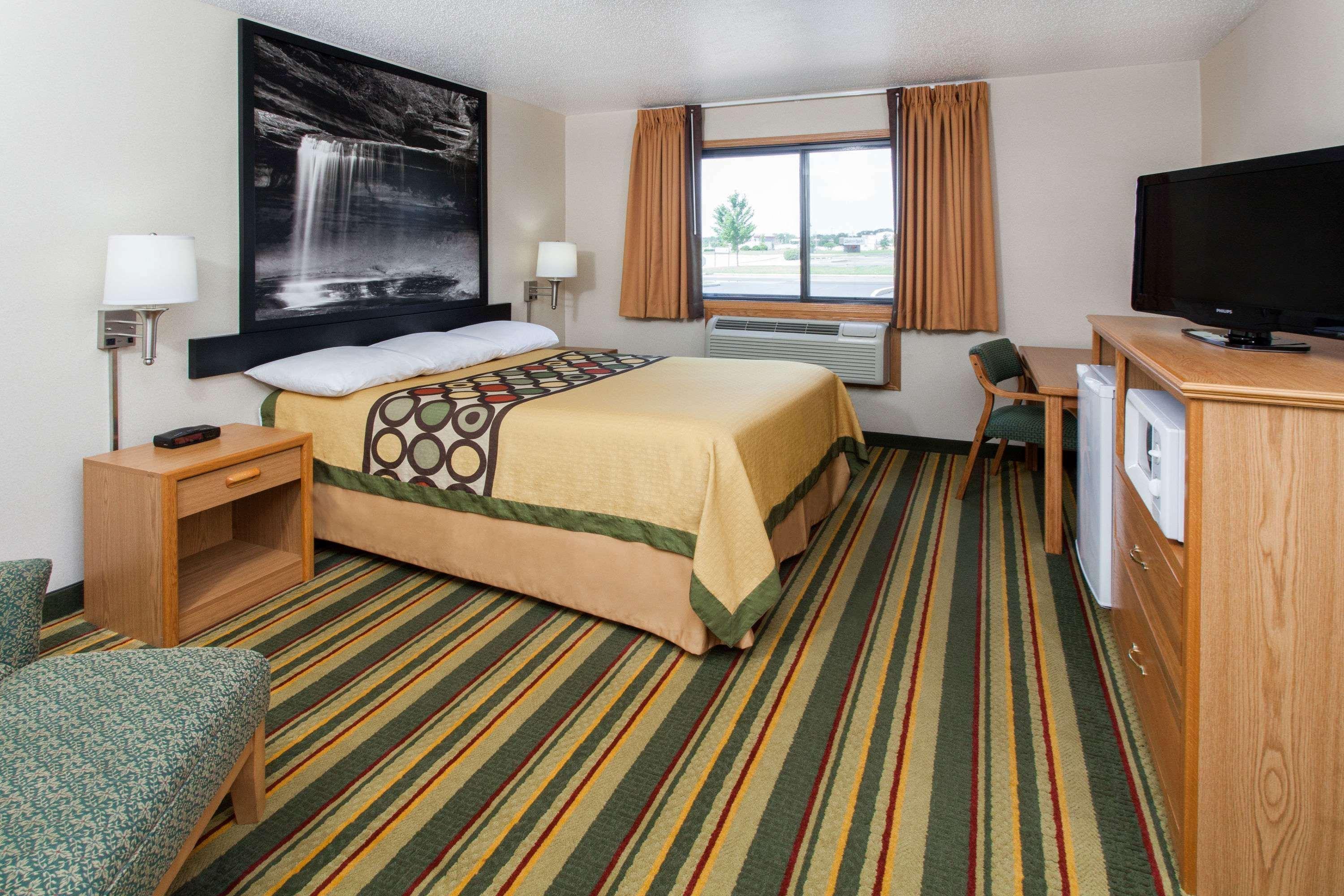 Super 8 By Wyndham Ottawa Starved Rock Hotel Eksteriør billede